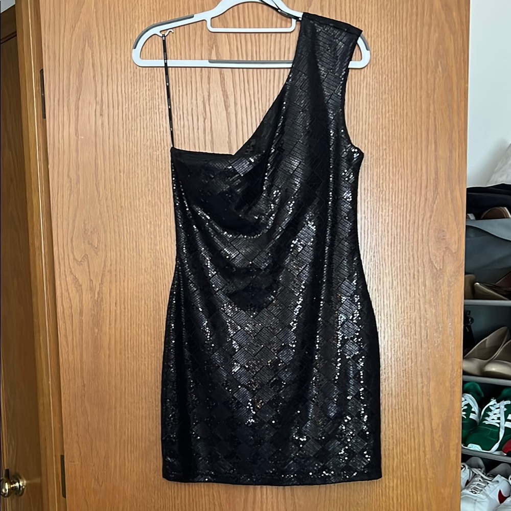Elegant Black One-Shoulder Dress